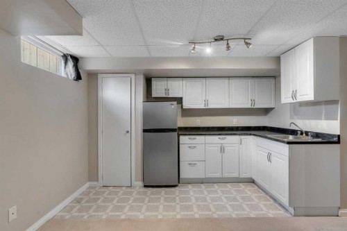 6326 37 Street Sw, Calgary, AB 