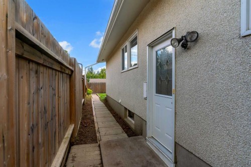 6326 37 Street Sw, Calgary, AB 