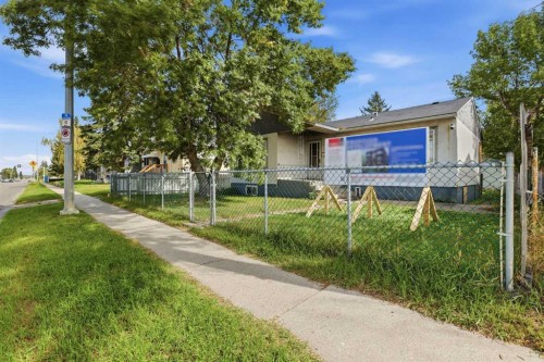 3520 Centre Street North, Calgary, AB 