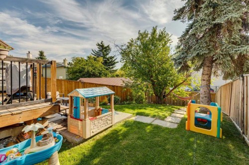 558 Strathcona Drive Sw, Calgary, AB 