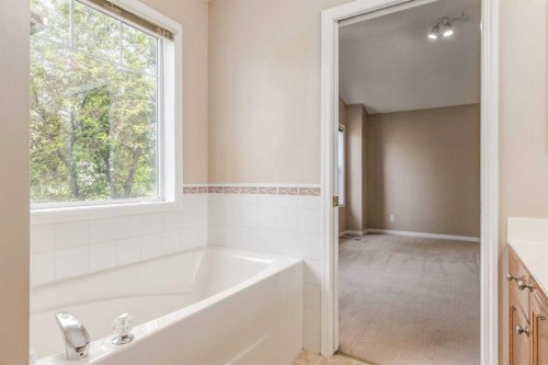 109 Hidden Creek Gardens Nw, Calgary, AB 