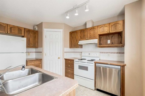 109 Hidden Creek Gardens Nw, Calgary, AB 