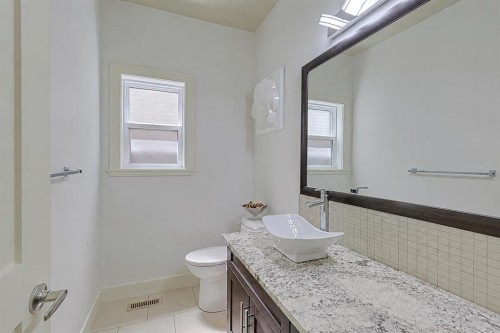 16 Rockcliff Point Nw, Calgary, AB 