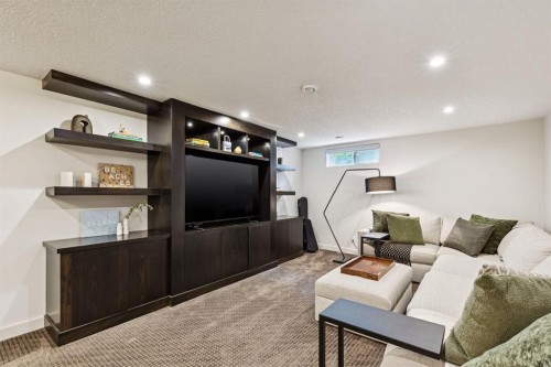 16 Varsdale Place Nw, Calgary, AB 