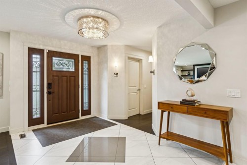 16 Varsdale Place Nw, Calgary, AB 