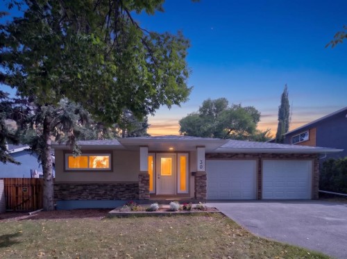 30 Wimbledon Drive Sw, Calgary, AB 