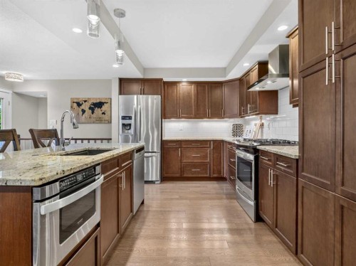 30 Wimbledon Drive Sw, Calgary, AB 
