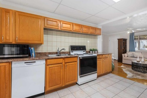 8335 47 Avenue Nw, Calgary, AB 