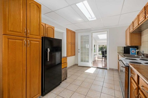 8335 47 Avenue Nw, Calgary, AB 