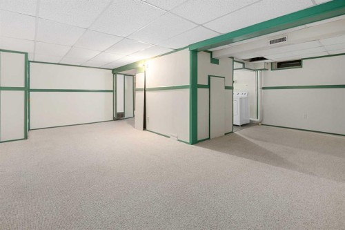8335 47 Avenue Nw, Calgary, AB 