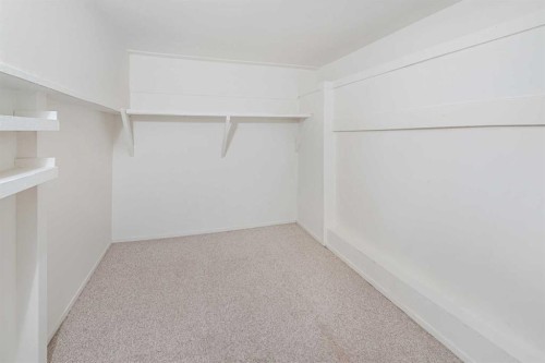 8335 47 Avenue Nw, Calgary, AB 