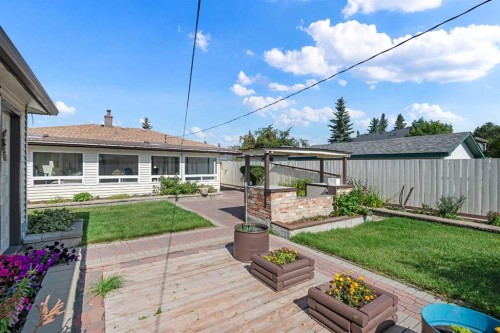 8335 47 Avenue Nw, Calgary, AB 