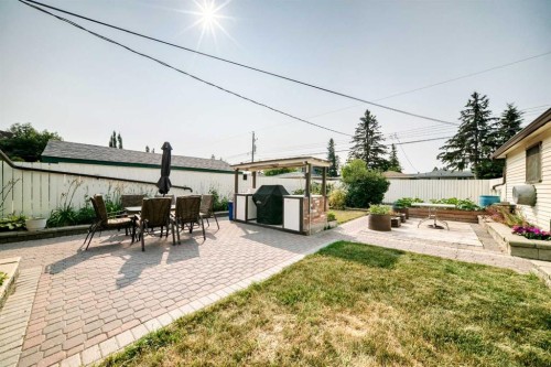8335 47 Avenue Nw, Calgary, AB 