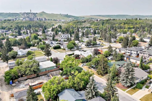 8335 47 Avenue Nw, Calgary, AB 