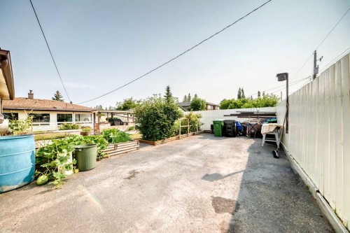8335 47 Avenue Nw, Calgary, AB 