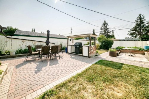8335 47 Avenue Nw, Calgary, AB 