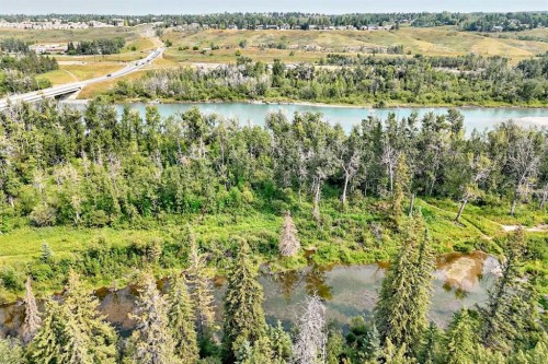 8335 47 Avenue Nw, Calgary, AB 