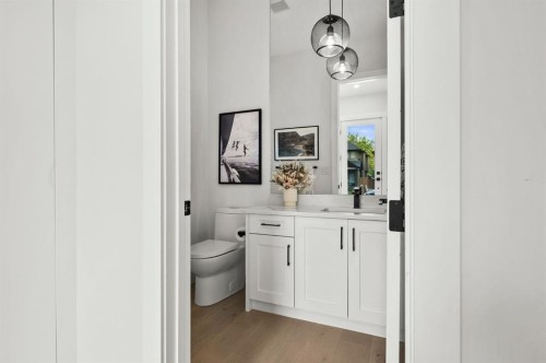 921 41 Street Sw, Calgary, AB 