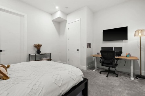 921 41 Street Sw, Calgary, AB 