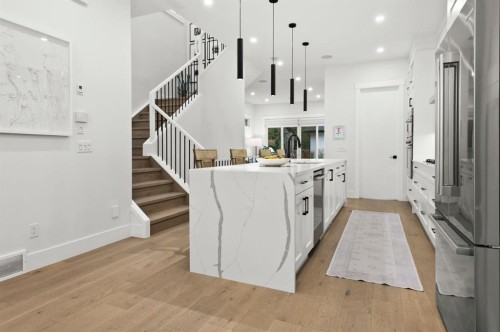 921 41 Street Sw, Calgary, AB 