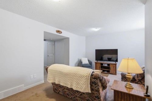 126 Copperpond Landing Se, Calgary, AB 