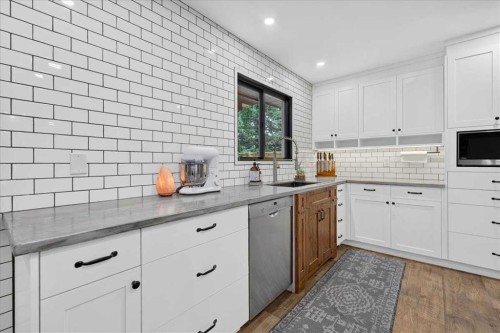 1703 107 Avenue Sw, Calgary, AB 