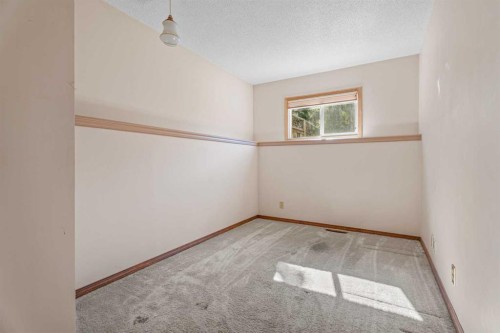 367 Woodridge Place Sw, Calgary, AB 