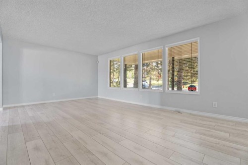 135 Queensland Road Se, Calgary, AB 