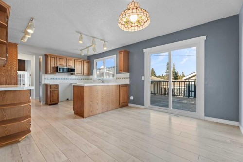 135 Queensland Road Se, Calgary, AB 