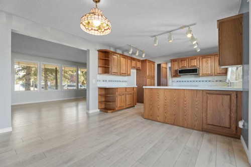 135 Queensland Road Se, Calgary, AB 