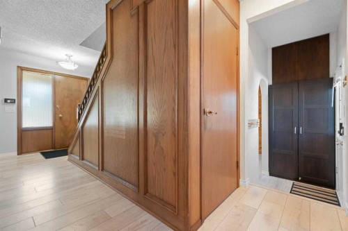 135 Queensland Road Se, Calgary, AB 
