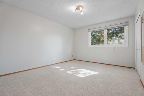 135 Queensland Road Se, Calgary, AB 