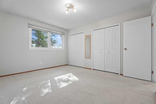 135 Queensland Road Se, Calgary, AB 