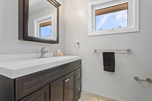 135 Queensland Road Se, Calgary, AB 