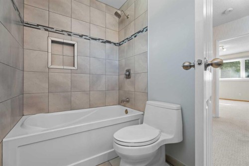 135 Queensland Road Se, Calgary, AB 