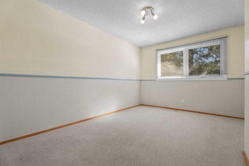 135 Queensland Road Se, Calgary, AB 
