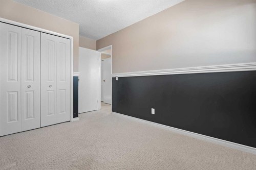 135 Queensland Road Se, Calgary, AB 