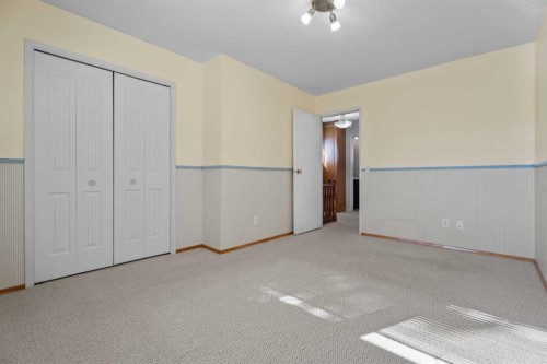 135 Queensland Road Se, Calgary, AB 