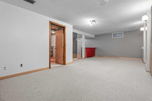 135 Queensland Road Se, Calgary, AB 