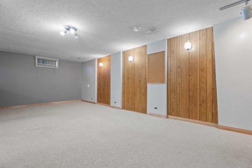 135 Queensland Road Se, Calgary, AB 