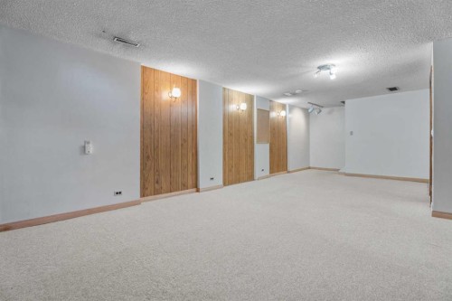 135 Queensland Road Se, Calgary, AB 