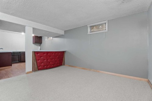 135 Queensland Road Se, Calgary, AB 