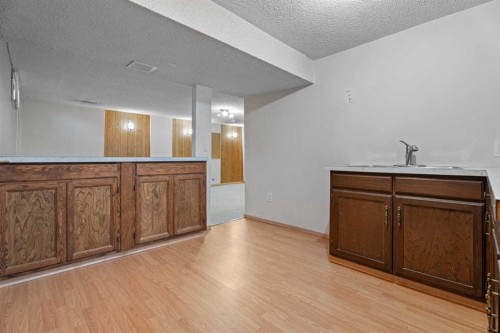135 Queensland Road Se, Calgary, AB 