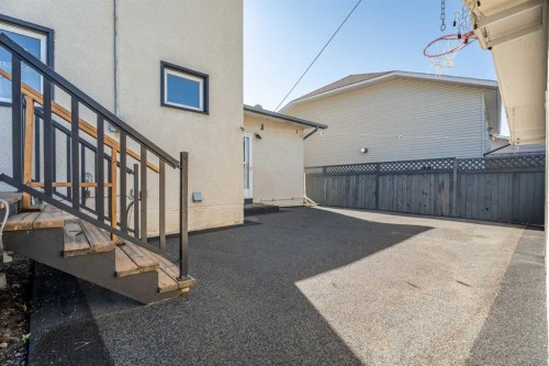 135 Queensland Road Se, Calgary, AB 