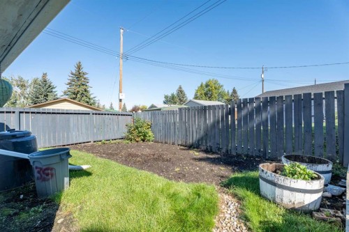 135 Queensland Road Se, Calgary, AB 