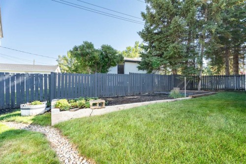 135 Queensland Road Se, Calgary, AB 