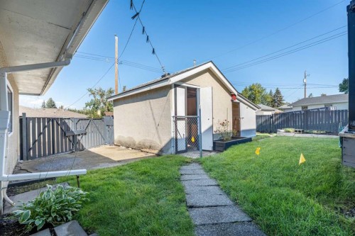 135 Queensland Road Se, Calgary, AB 