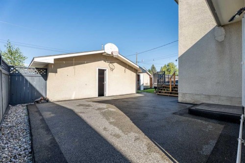 135 Queensland Road Se, Calgary, AB 