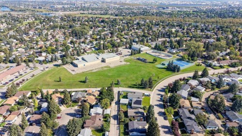 135 Queensland Road Se, Calgary, AB 