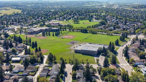 135 Queensland Road Se, Calgary, AB 